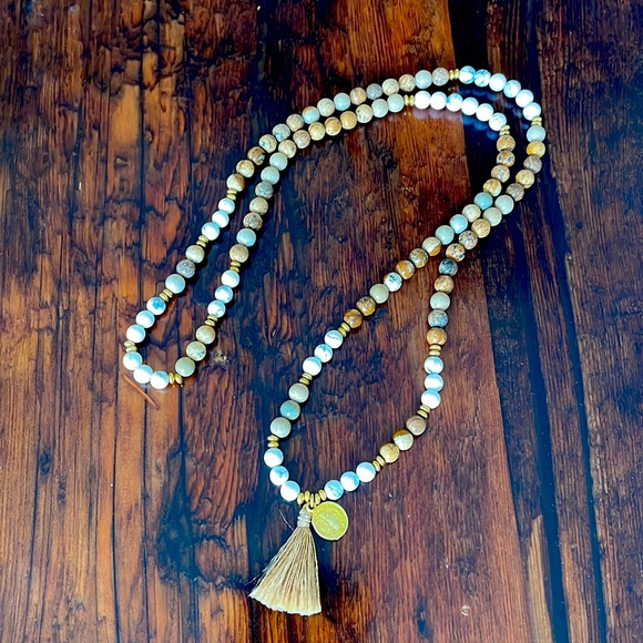 Mala necklace with tassel and gold medallian - Picture 9 of 10